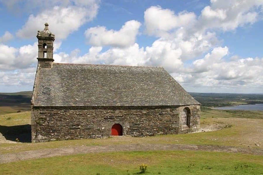 chapelle dans les monts d'arrée