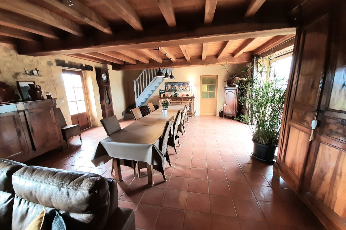 salle table d'hôtes/ petit-déjeuner