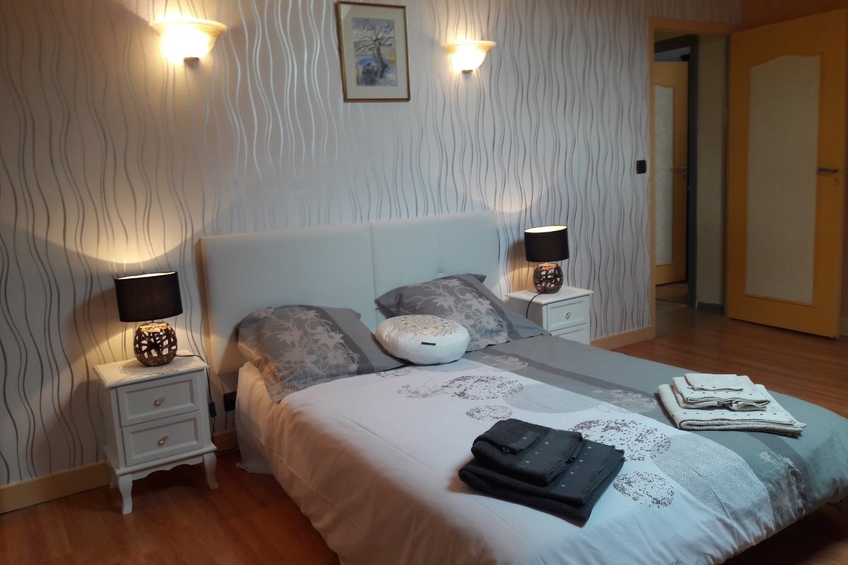 Chambre étage, lit 140