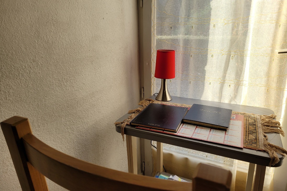 LE BLEIZ Yvon, location "Vue panoramique" située à Paimpol, espace bureau dans le salon