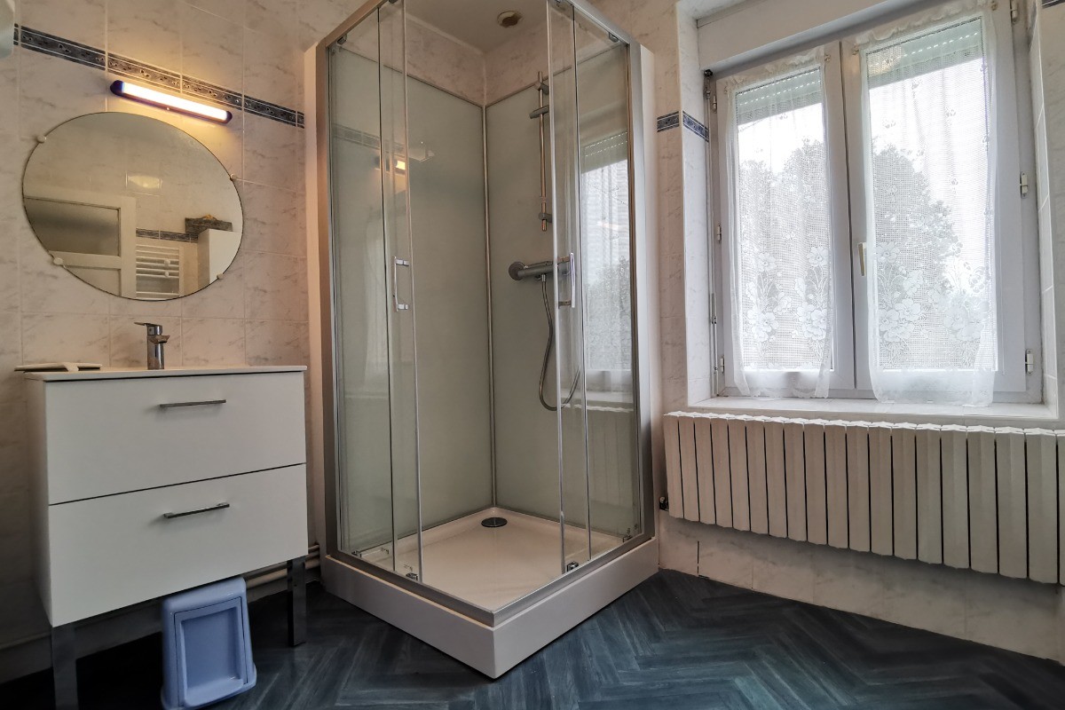 Etage: salle d'eau