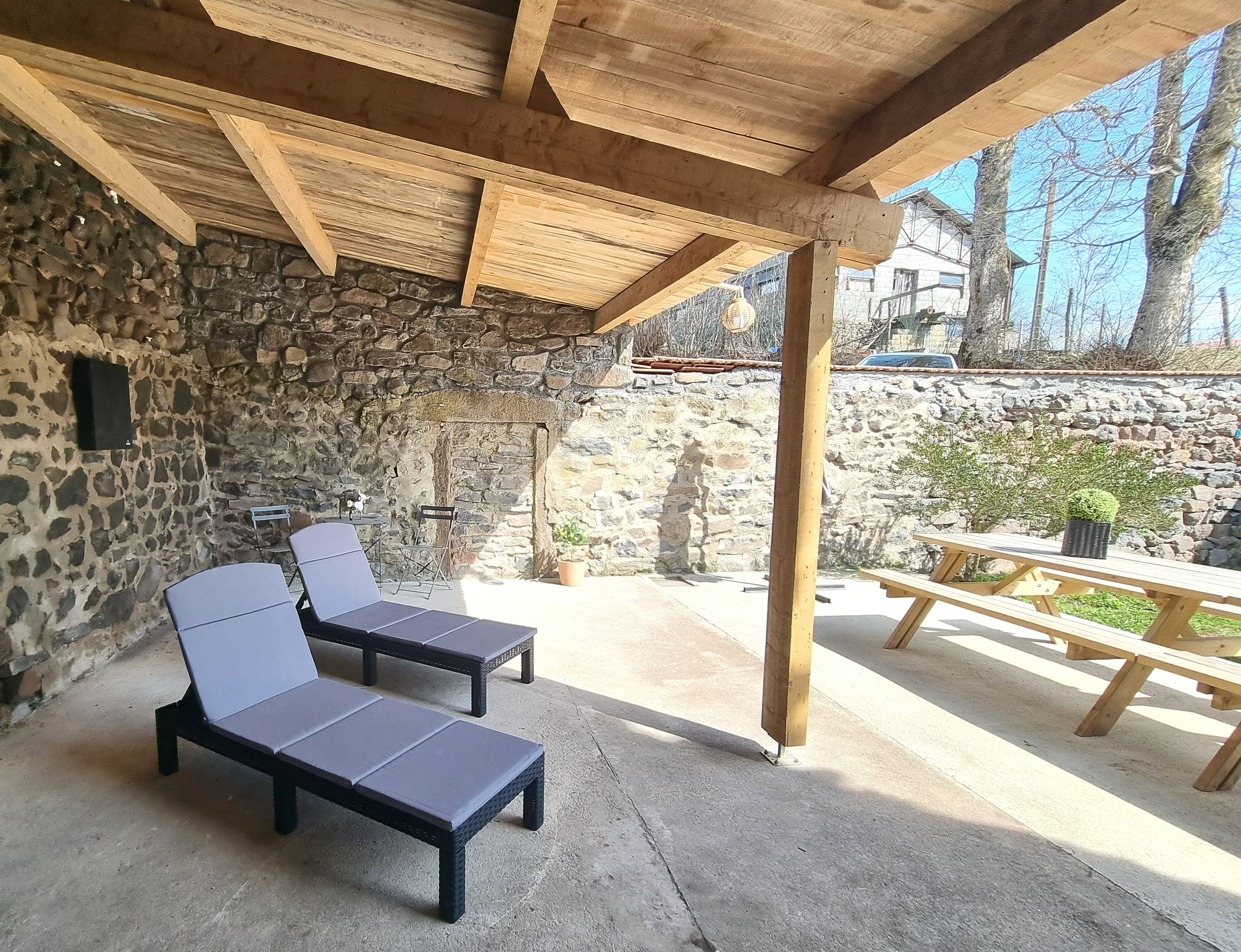 Landscaped terrace