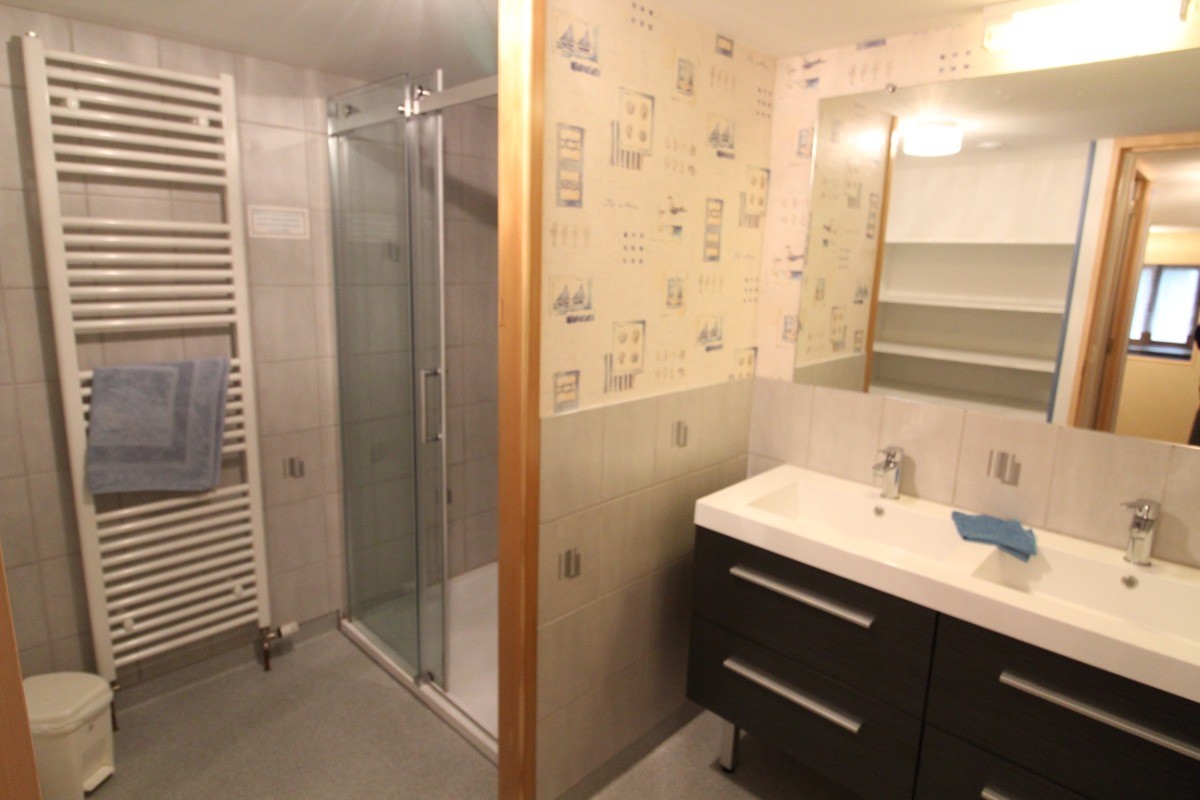 Salle d'eau étage  - Gîte Chez Claude et Béatrice