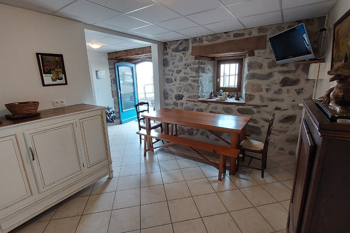 salle petits déjeuners avec TV