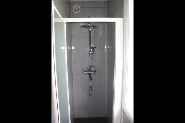 Location Neuvéglise Salle d'eau