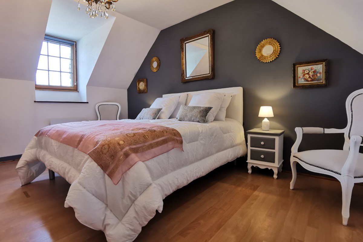 Etage: Chambre 1 avec 1 lit 160