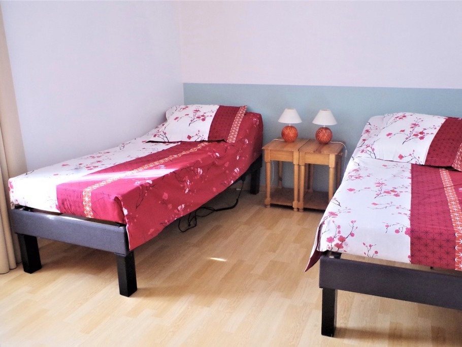 Ch2 : deux lits électriques de 80x200 modulable en un lit de 160x200