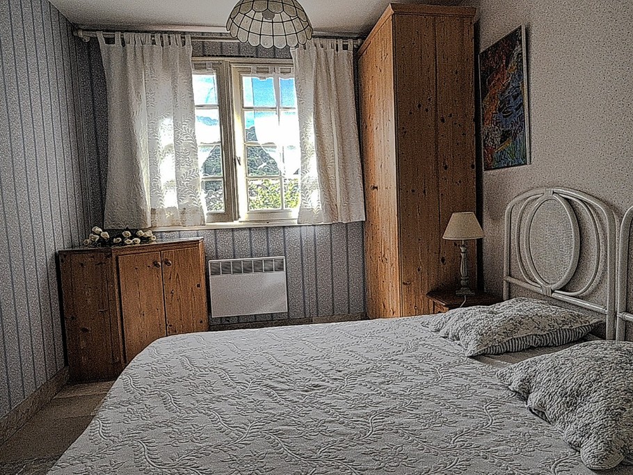 Chambre vue de la salle de bain