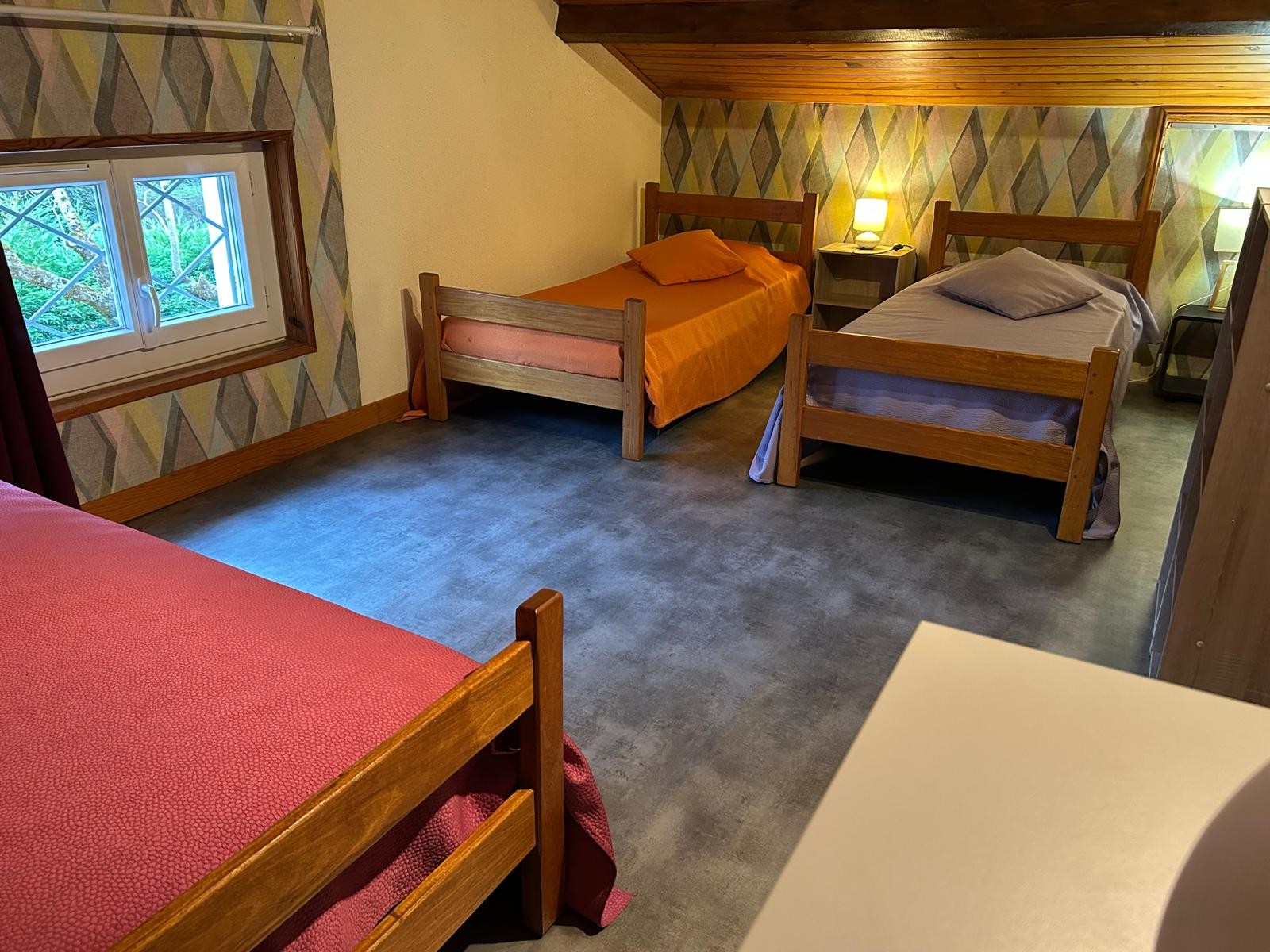 chambre 3 lits 90