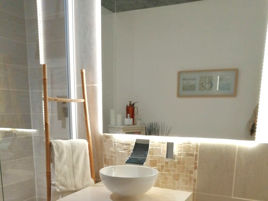 Chambre - Chambre d’hôtes de charme avec piscine, terrasse et vue sur les prairies