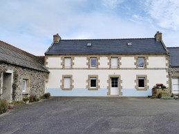Grande maison dans un ancien corps de ferme
