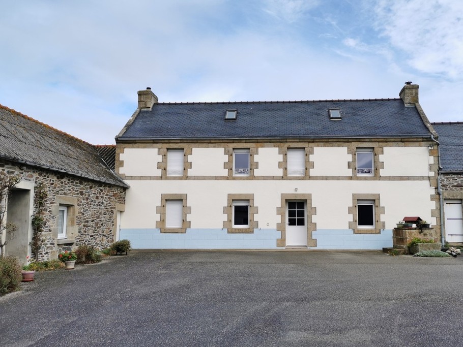 Grande maison dans un ancien corps de ferme