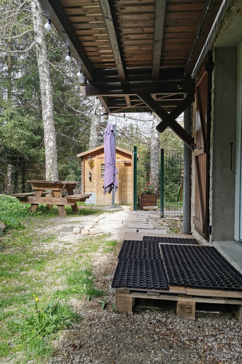 Vue entrée et espace rez de jardin