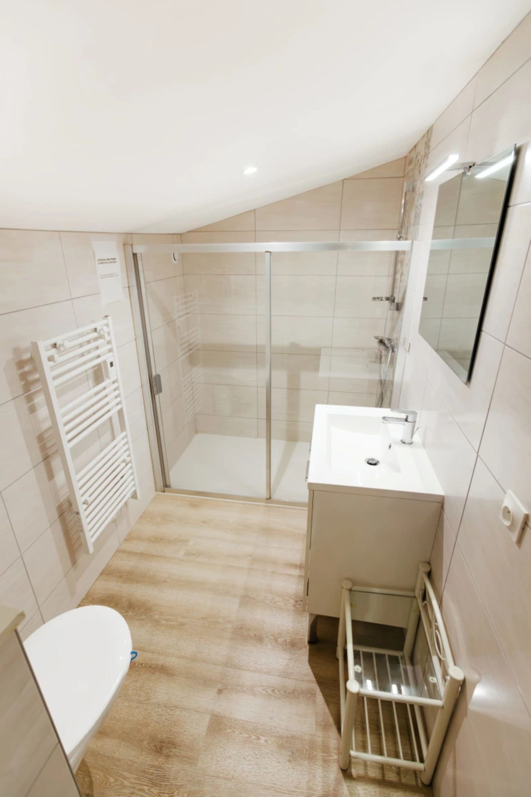 Salle d'eau du 1er étage pour 2 chambres