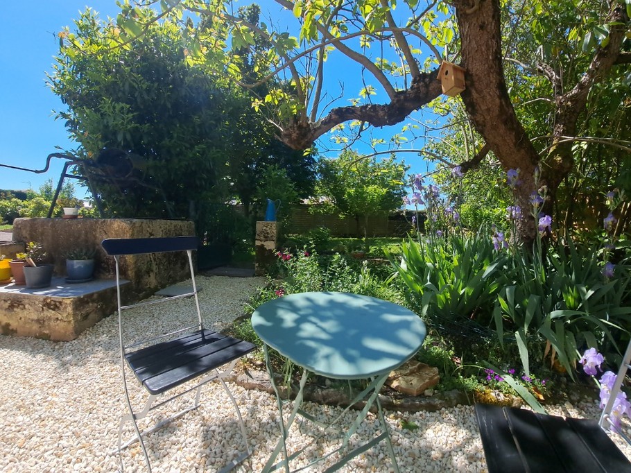 Au Pas de Velours, Cour entrée Côté Sud