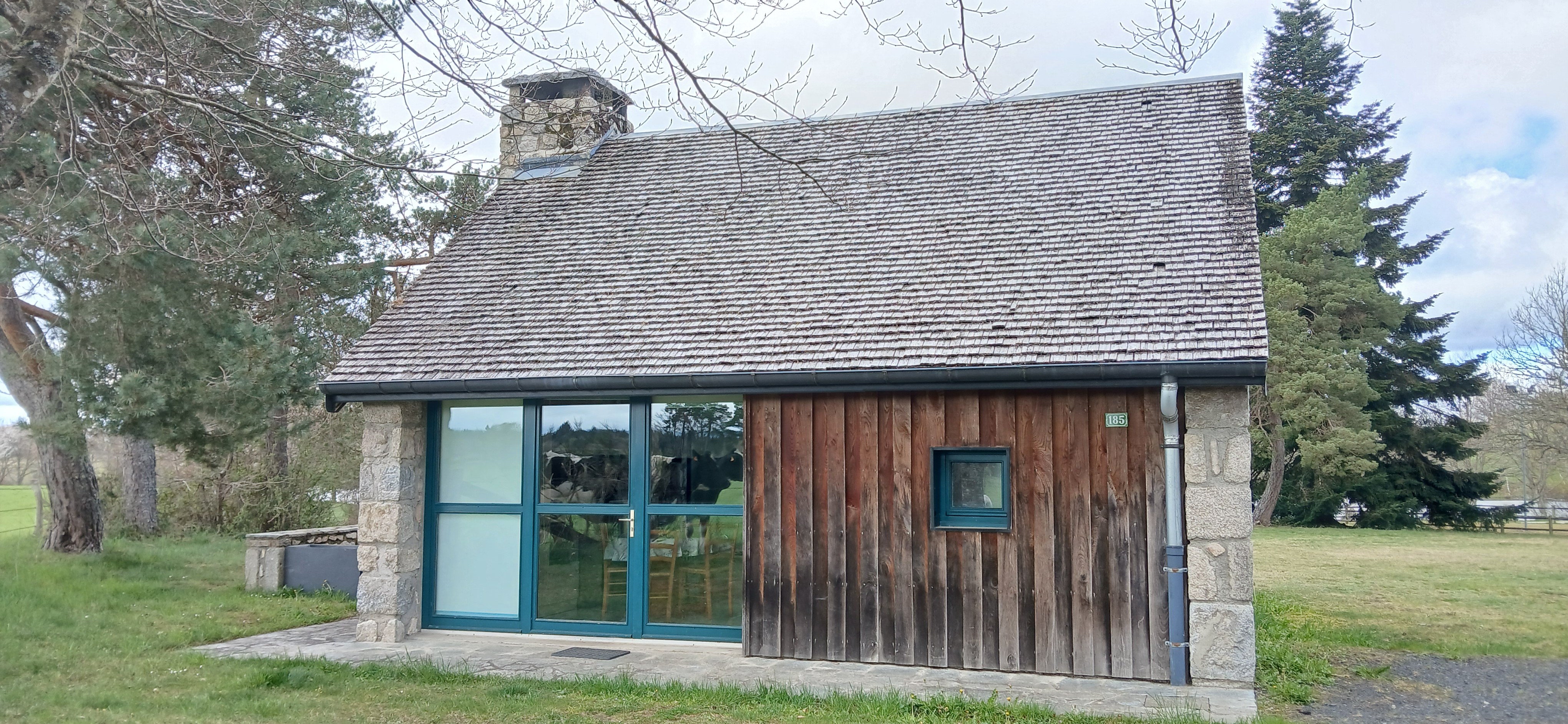 Etang de Farges, Saint Germain près Herment, Chalet vert - Extérieur