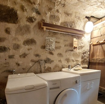 buanderie avec LV et SL + wc et évier