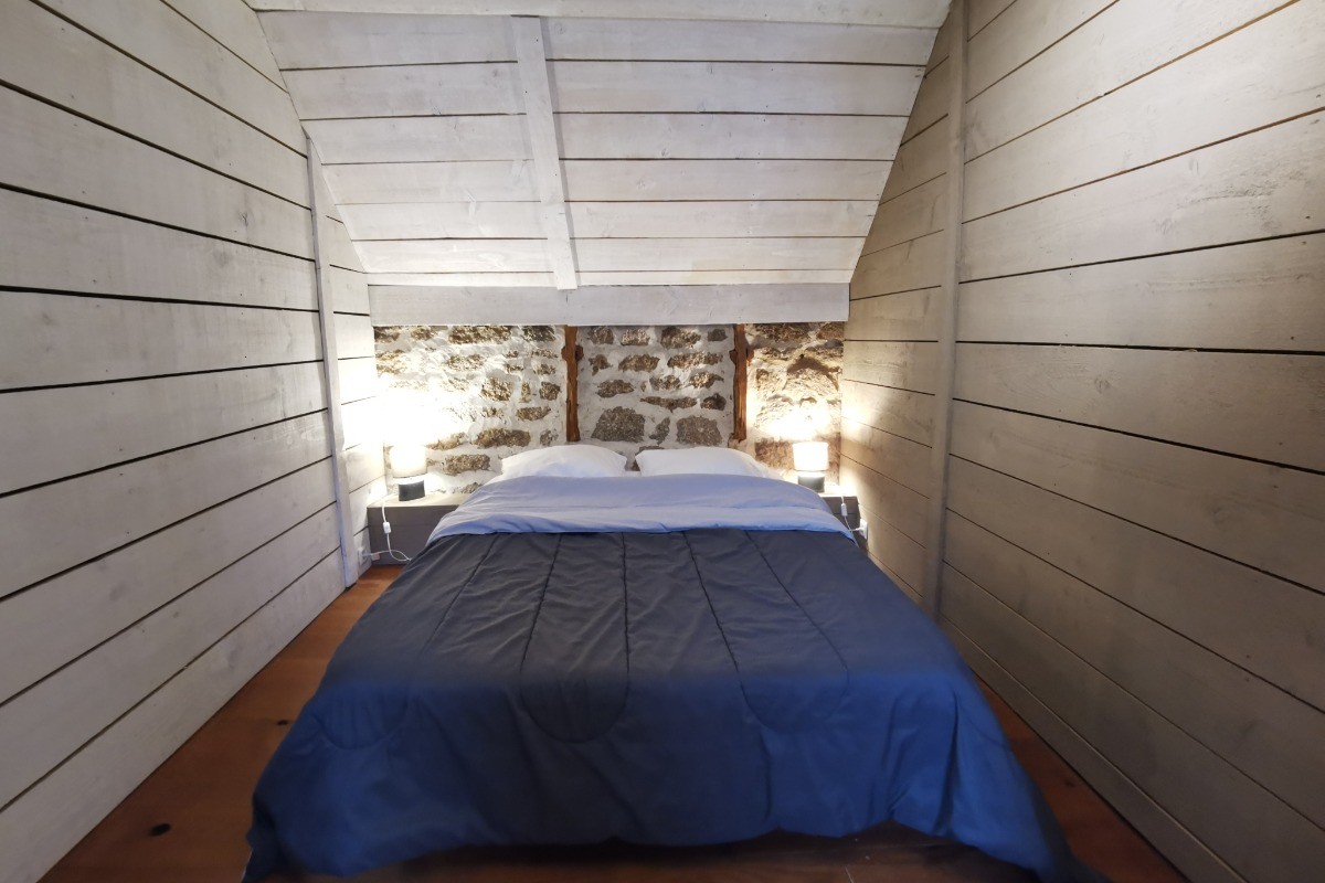 Etage: Chambre 1 avec lit 140