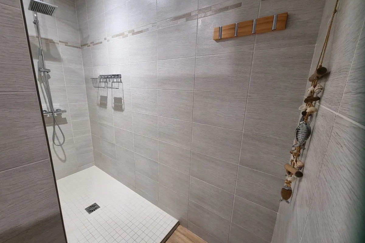Salle de bain chambre parme 1er étage