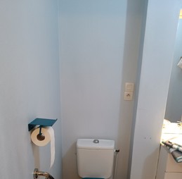 WC avec barre d'appui