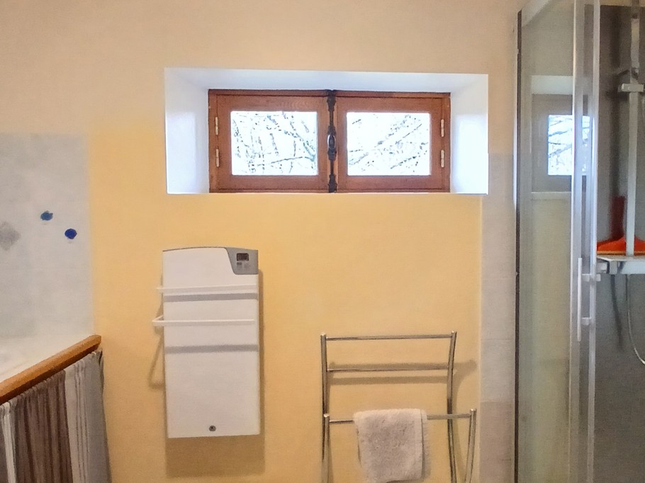 La Petite Maison, Faux Mazuras : la salle d'eau