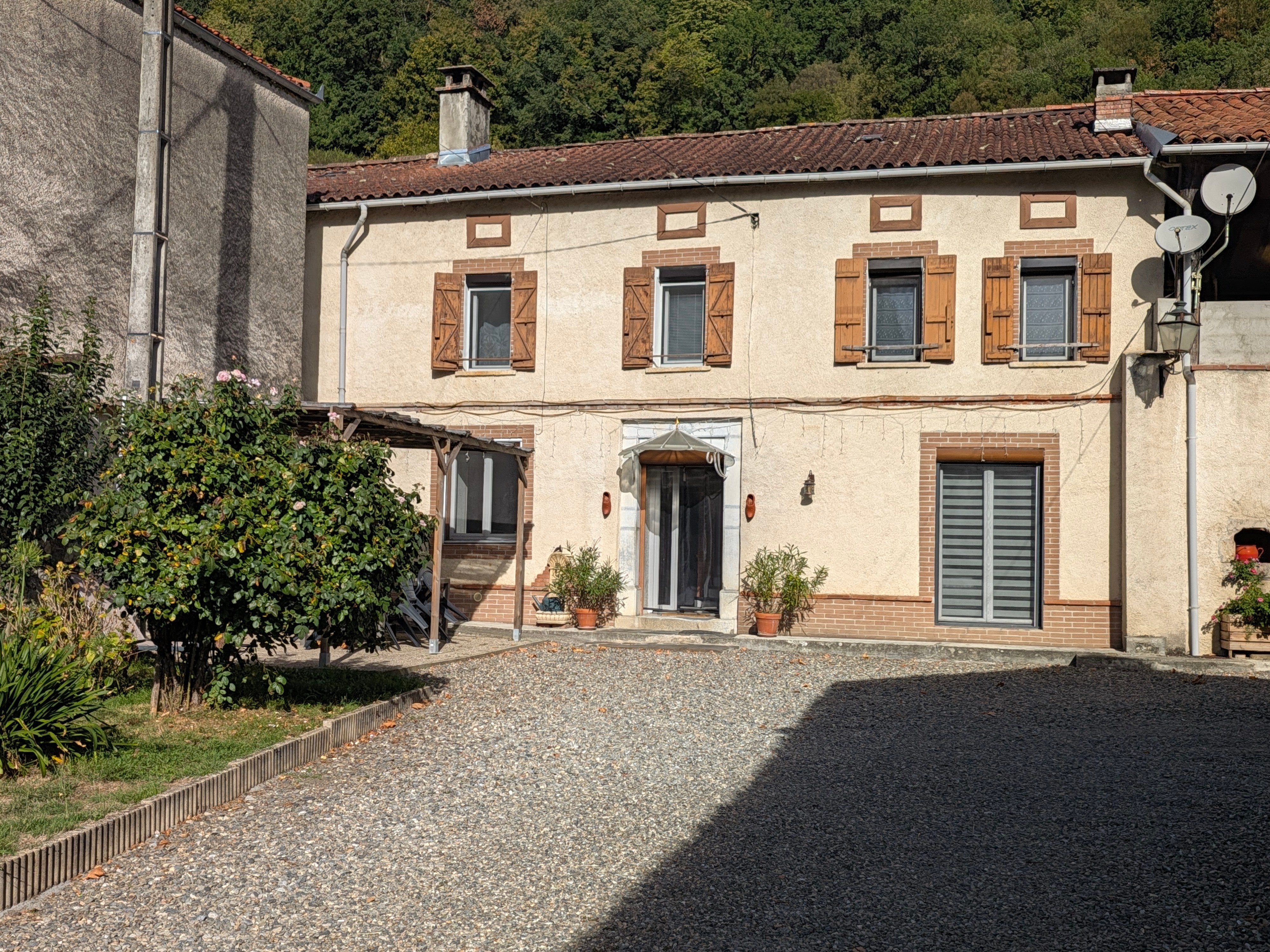 Entrance to the ‘L’Alouette’ holiday cottage, Bagiry, Haute-Garonne 