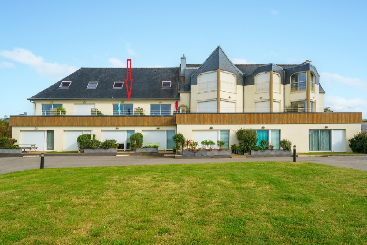 Appartement avec grand balcon au 1er étage de la résidence