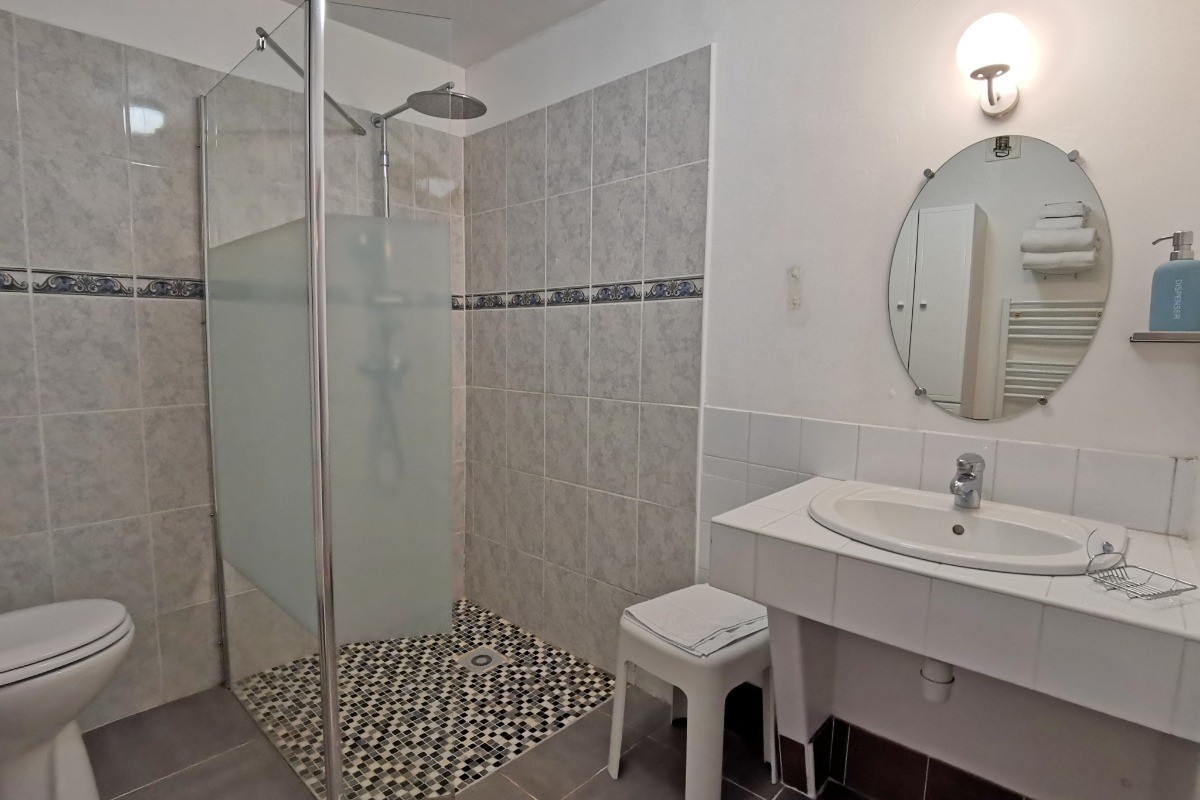 SDE-WC communicant à la chambre