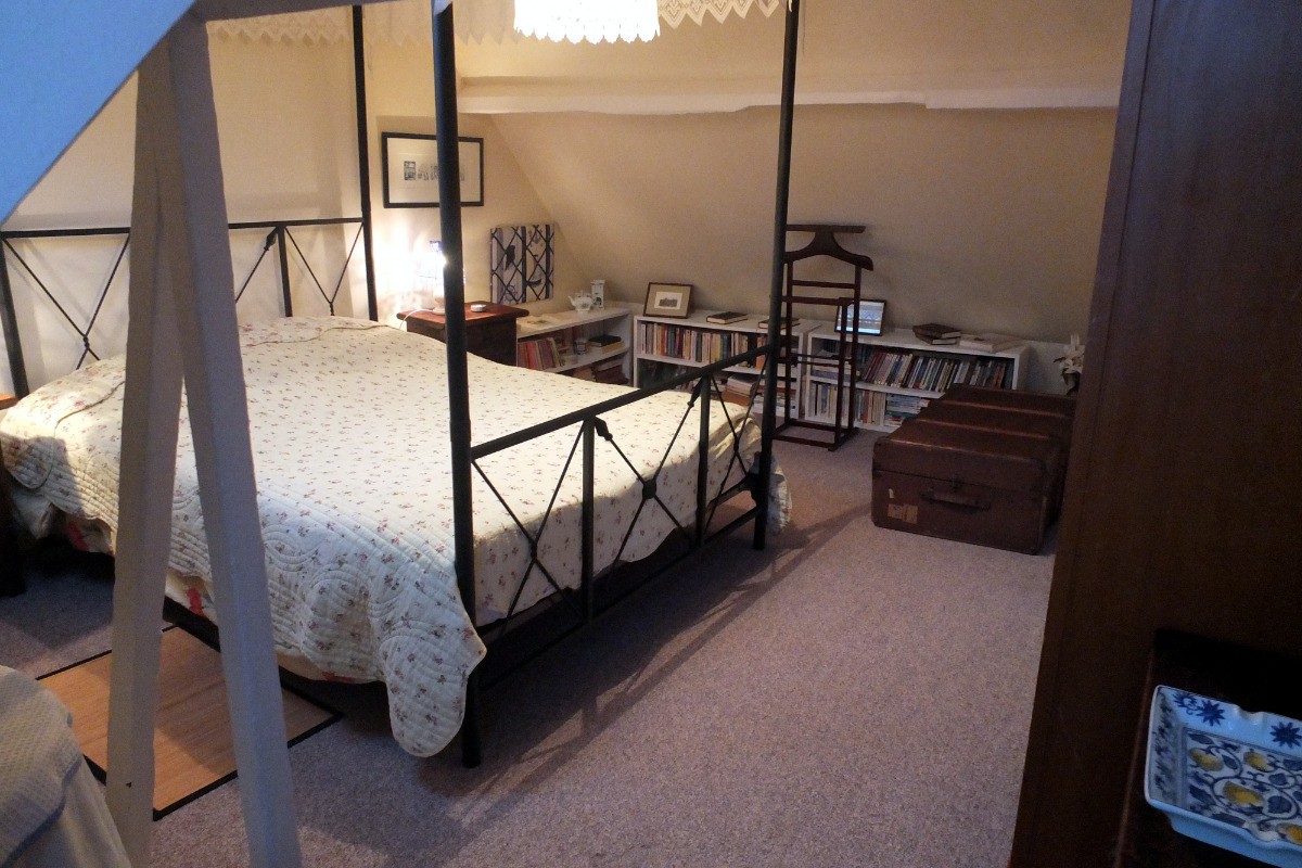 La chambre 1 au 2ème étage avec baldaquin