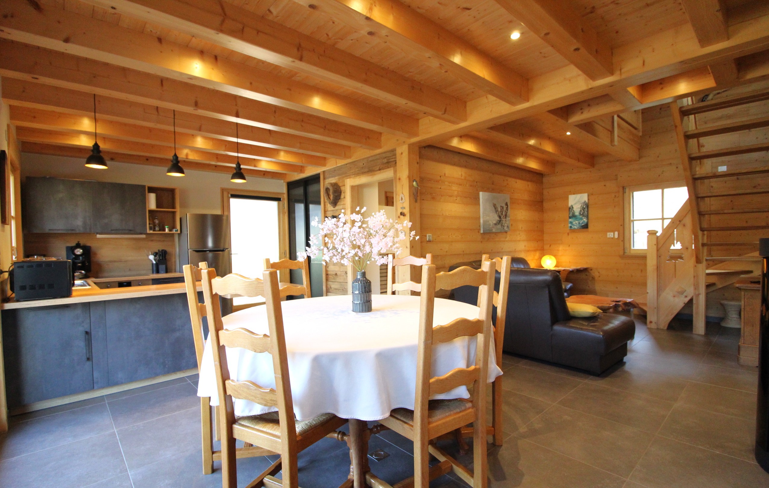 Salon/ séjour - Chalet du Pré Temy, avec sauna et jeux extérieur