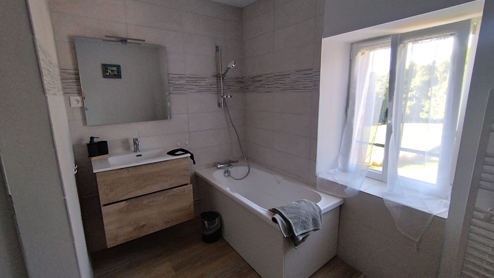 Philomène Holiday Cottage, Saint Léger la Montagne, Haute-Vienne: Bathroom 2 (1st floor)