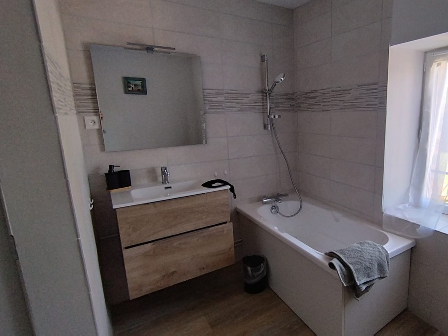 Philomène Holiday Cottage, Saint Léger la Montagne, Haute-Vienne: Bathroom 2 (1st floor)