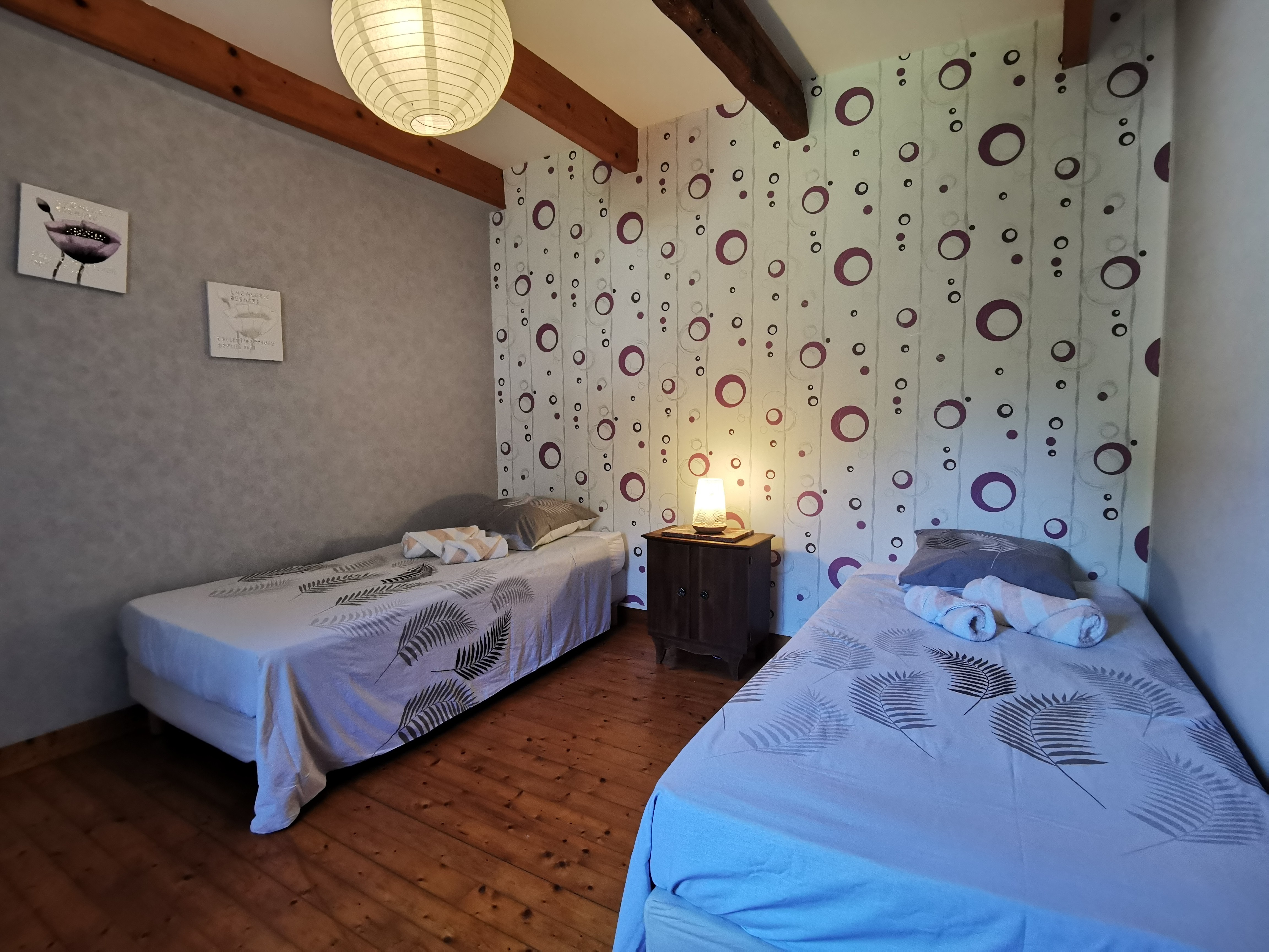 A l'étage : une 3eme chambre avec 2 lits 90