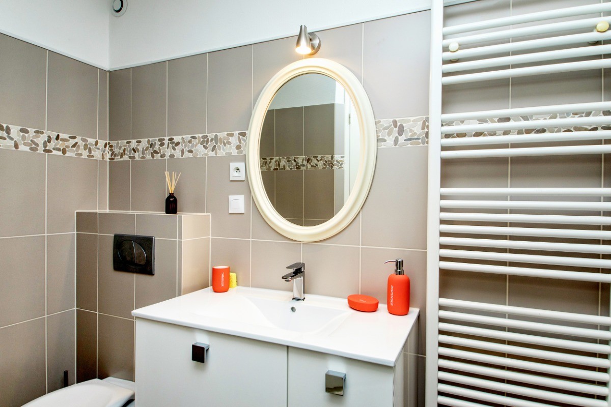 Salle d'eau avec WC au RDC