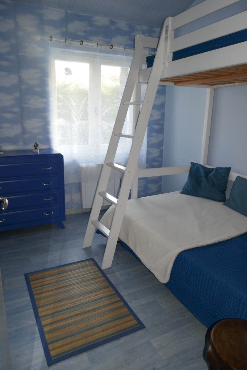 Chambre 2 : 1 lit en 120 et 1 lit en 90