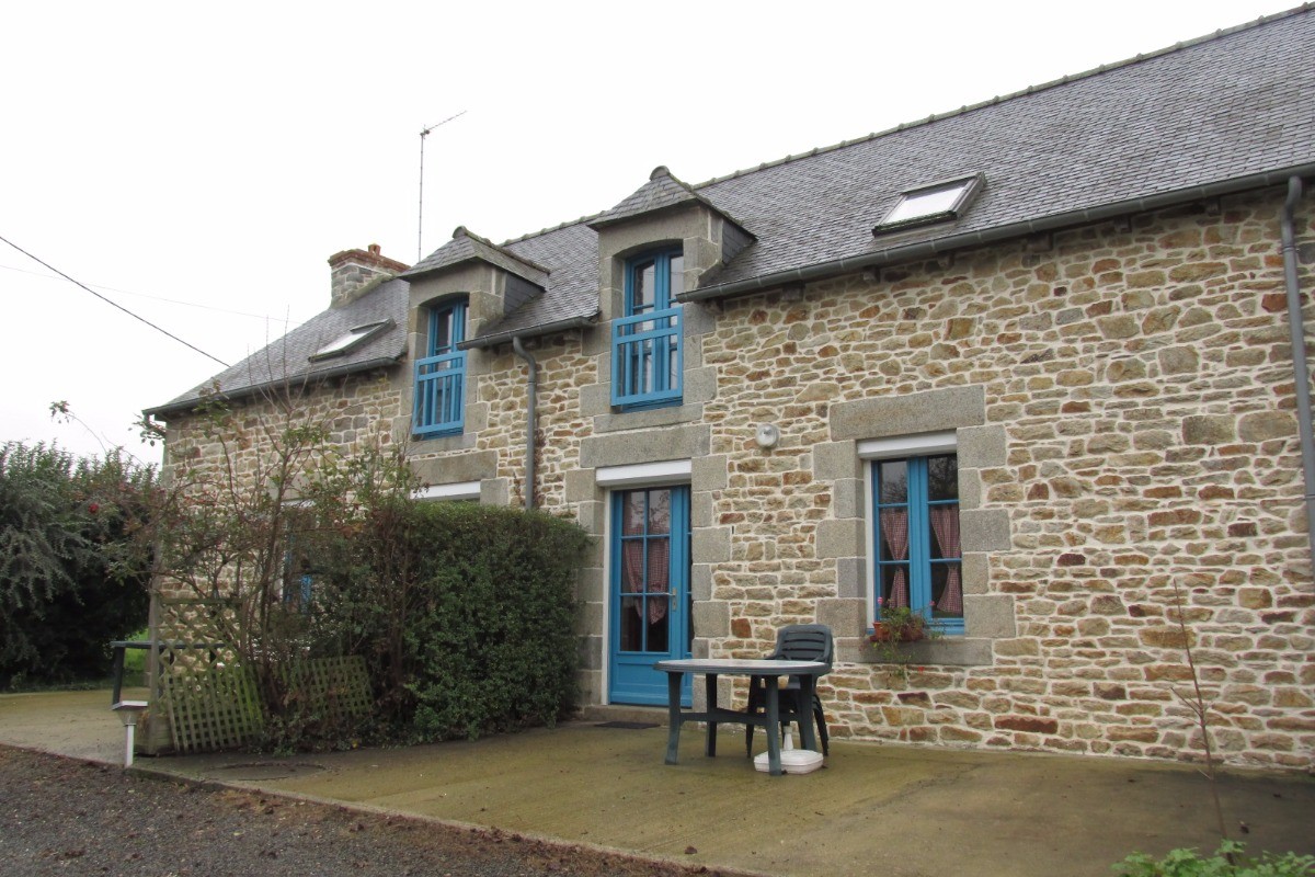 Semi-detached gîte for 4 people on the right