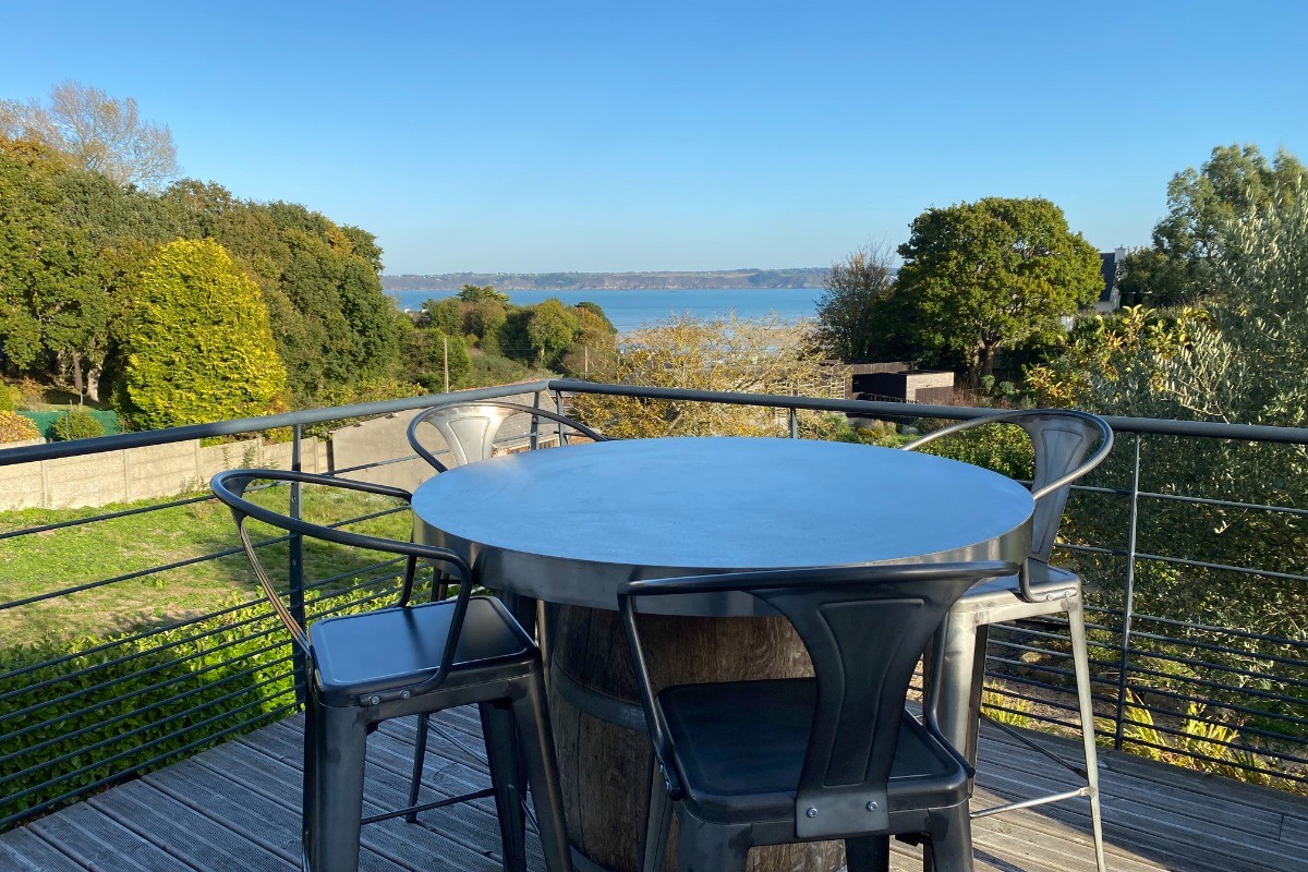 Mange-debout sur la terrasse