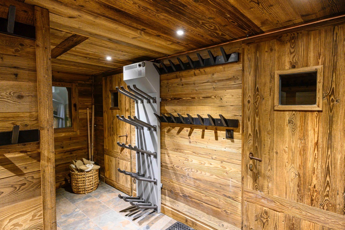 un des 2 ski room du chalet