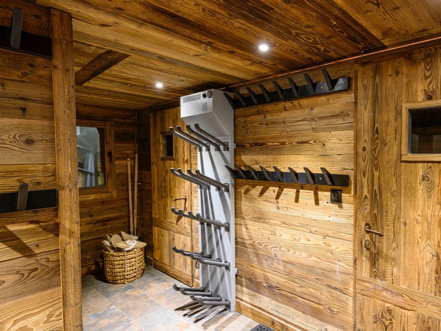 un des 2 ski room du chalet