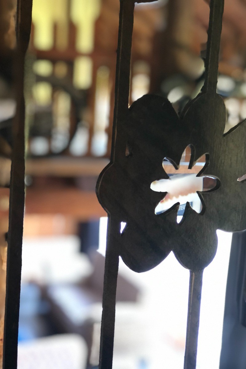 La belle rambarde en fer forgé