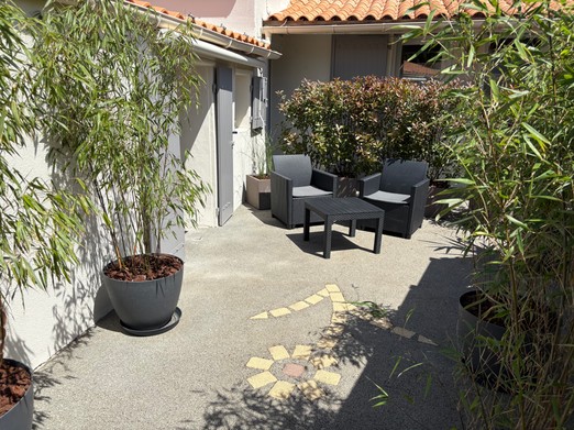 Courtyard with garden furniture