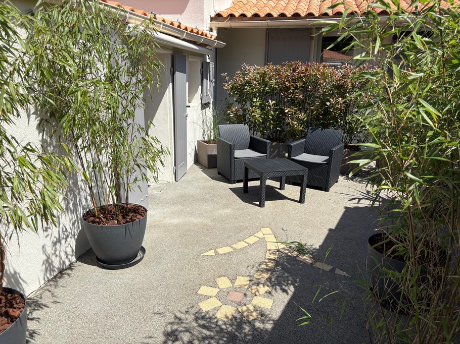 Courtyard with garden furniture