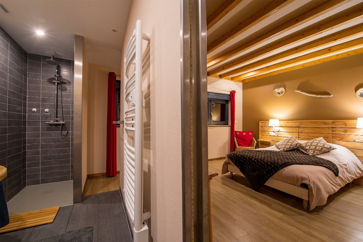 Chambre 1 avec Salle de bain attenante