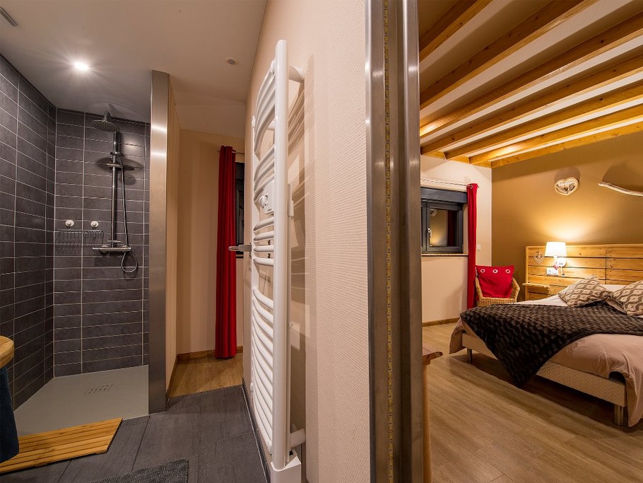 Chambre 1 avec Salle de bain attenante