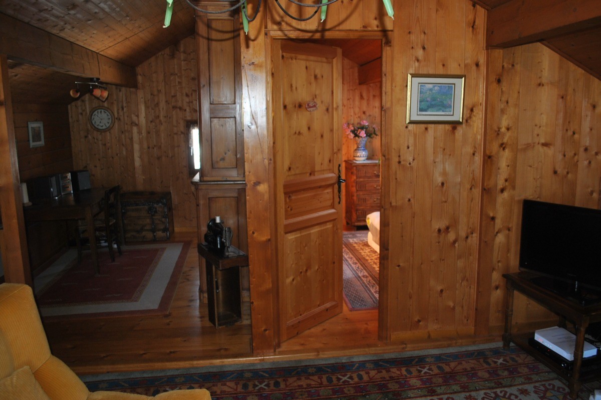 Accès chambre 1er étage depuis coin TV