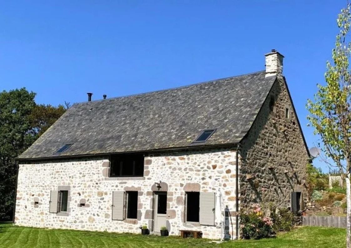 Renovated stone guest house in Marchastel in the Cantal with nature views