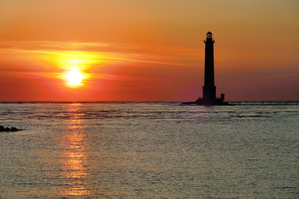 coucher de soleil sur le phare de Goury