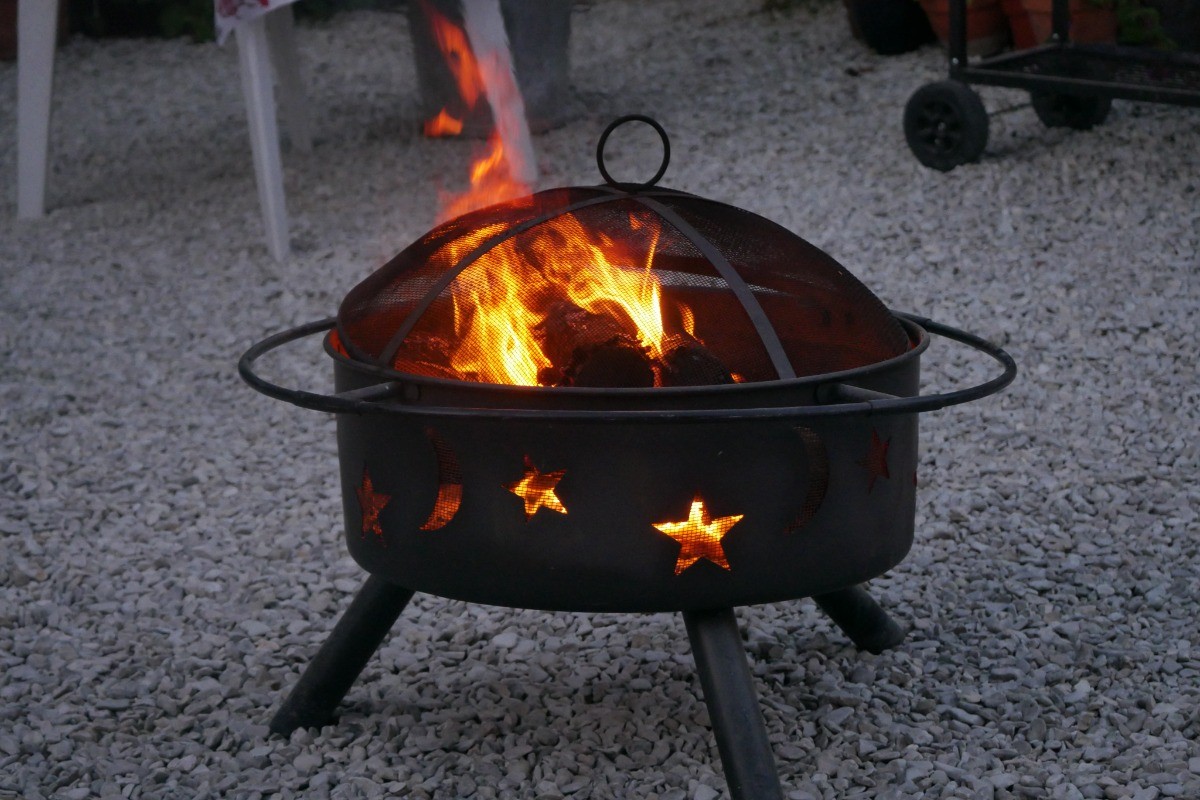 BBQ, Brassero et les ciels claire sans lumières polluant
