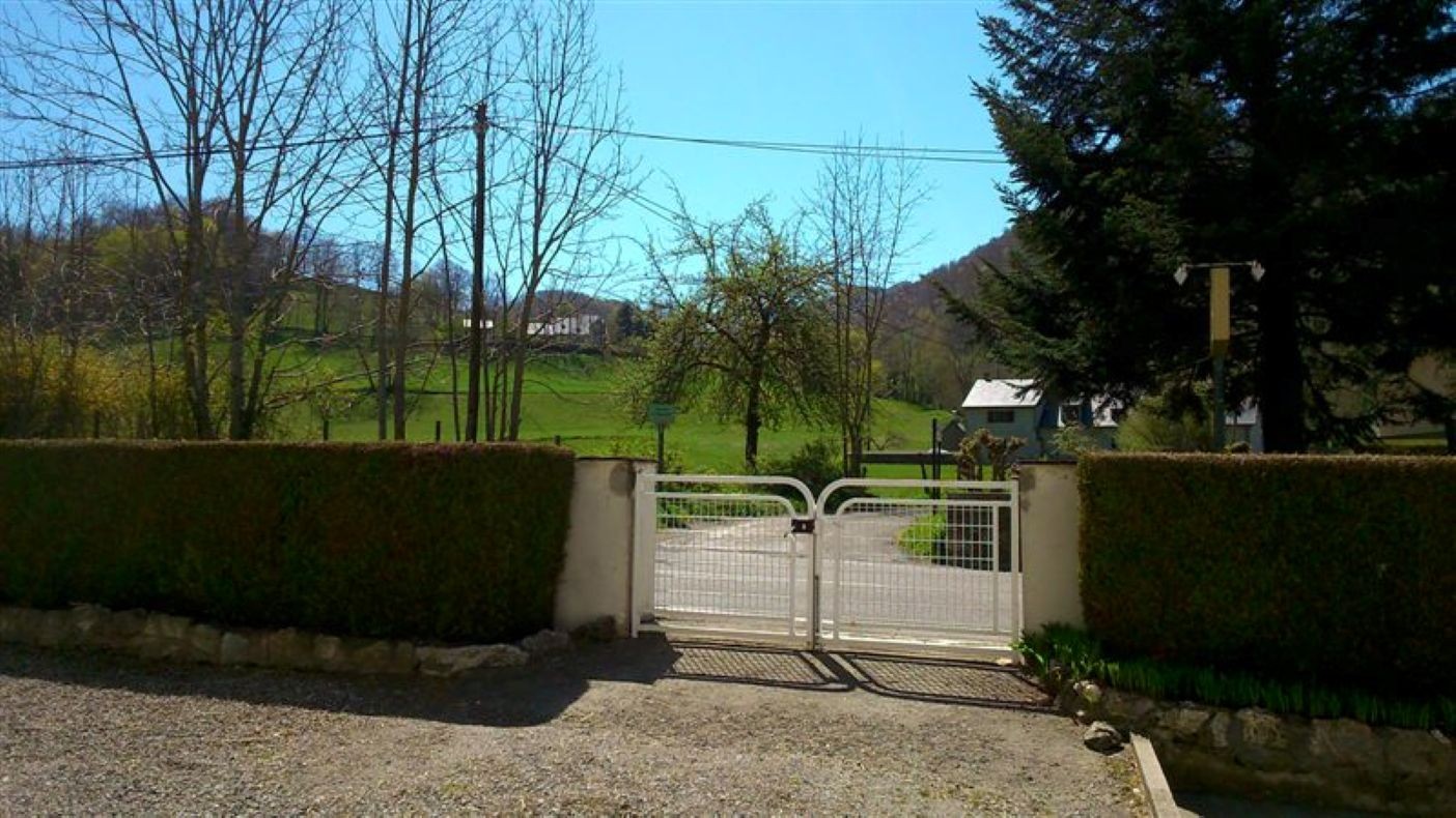 Opposite the gîte, take the first short stroll towards the village of Ste Marie de Campan on the Chemin de l'Escarret.