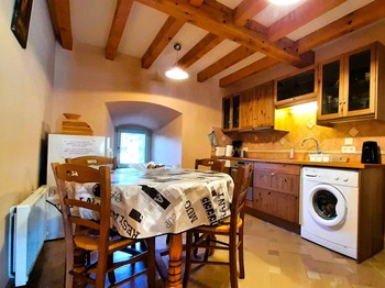 Cuisine équipée et à disposition des 2 chambres (Lafayette et Cziffra).